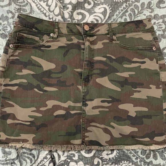 Camo miniskirt - Picture 1 of 3